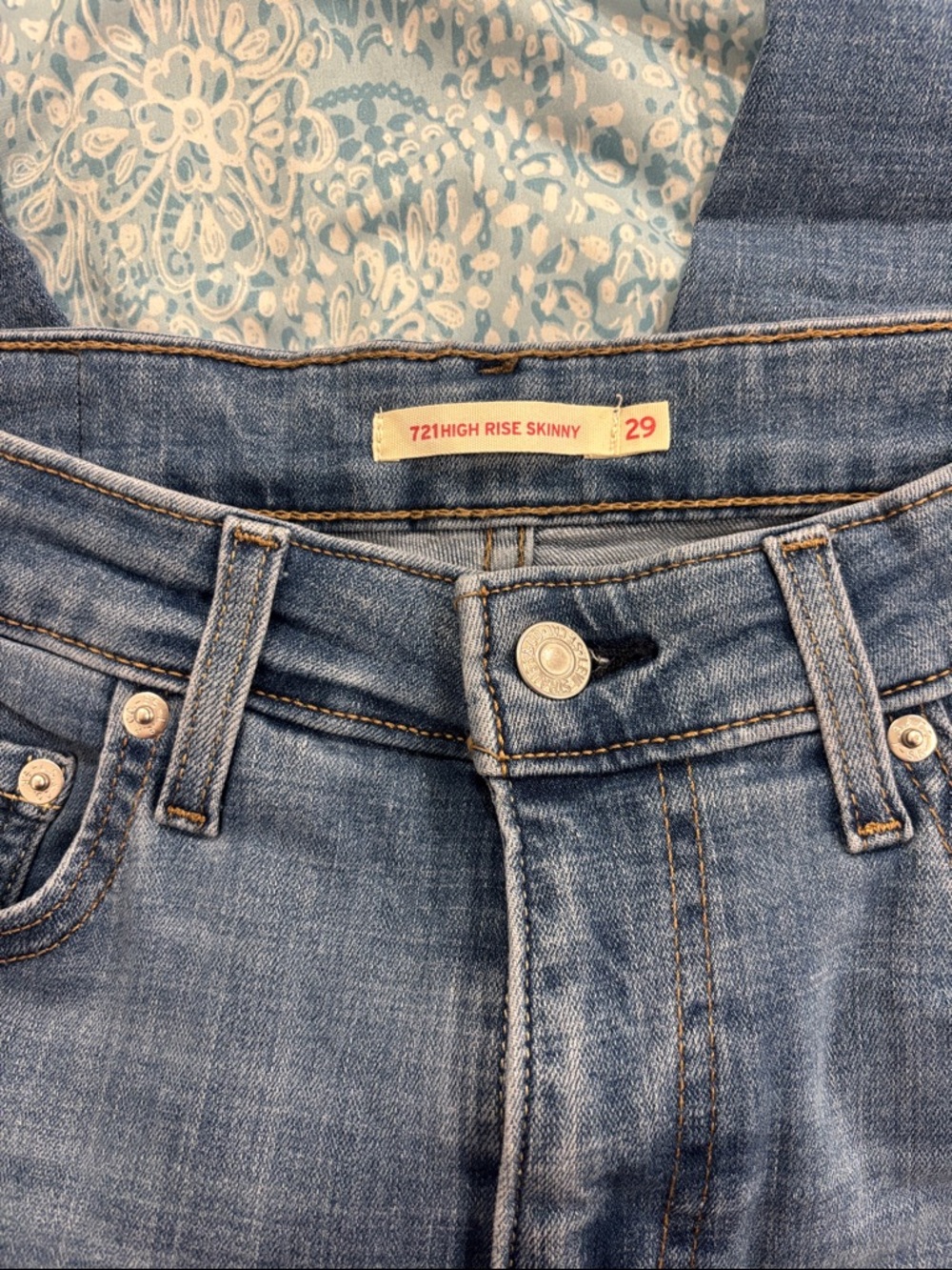 Levi's 721 High Rise Skinny Jeans - Medium Blue Wash